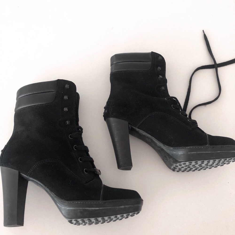Tod’s Lace Up Boots